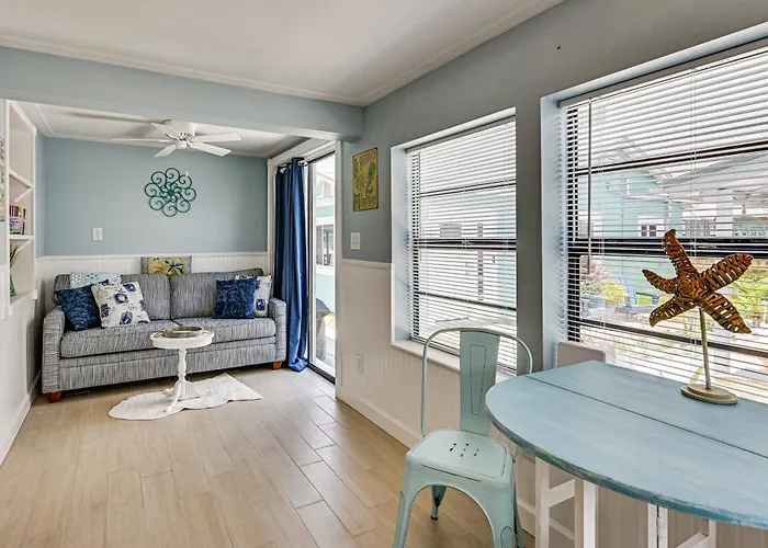 Walk To Cafes! Beachfront Indian Shores Escape Сasa de vacaciones Clearwater Beach
