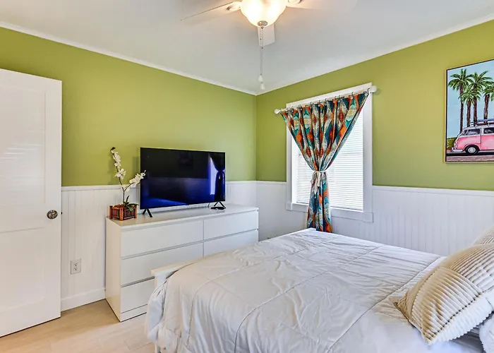 Сasa de vacaciones Walk To Cafes! Beachfront Indian Shores Escape Clearwater Beach